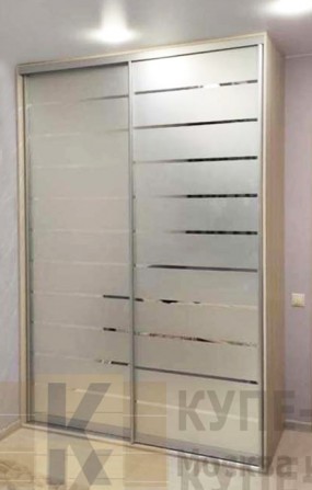 2-х дверный шкаф с горизонтальными полосами из пескоструя