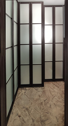Шкаф с матовым стеклом в коридор 