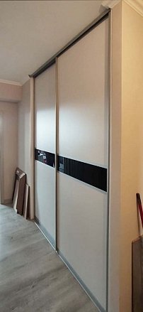 Крупногабаритный шкаф-купе встроенный в нишу