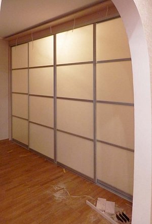 4-х дверный шкаф-купе со стеклянными матовыми дверями